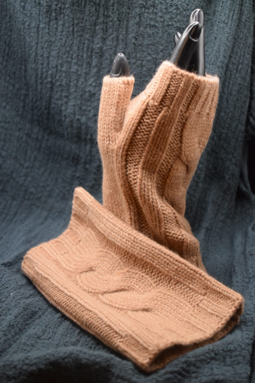 Cable-knit Cashmere Wristwarmer
