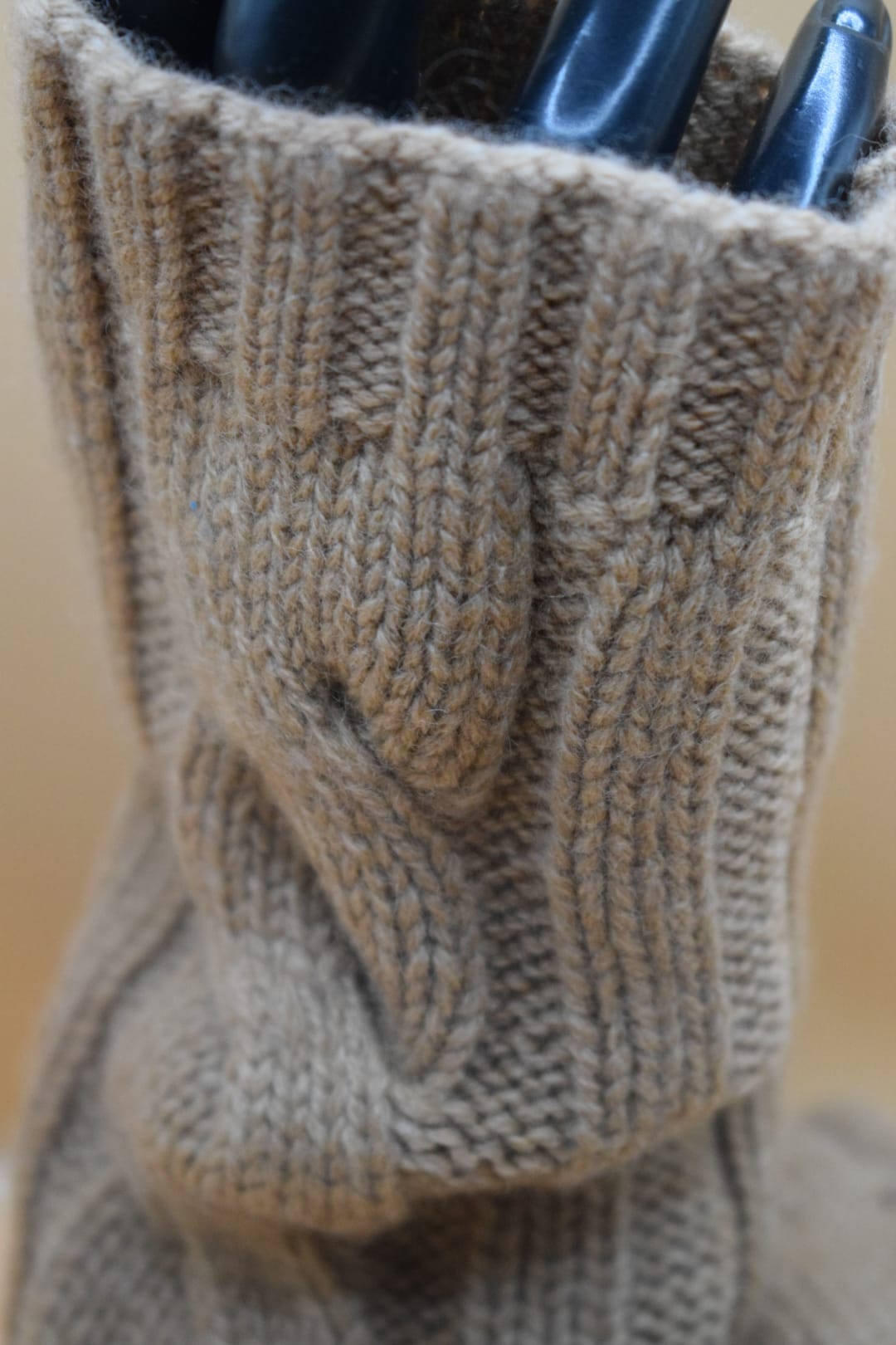 Cable-knit Cashmere Wristwarmer